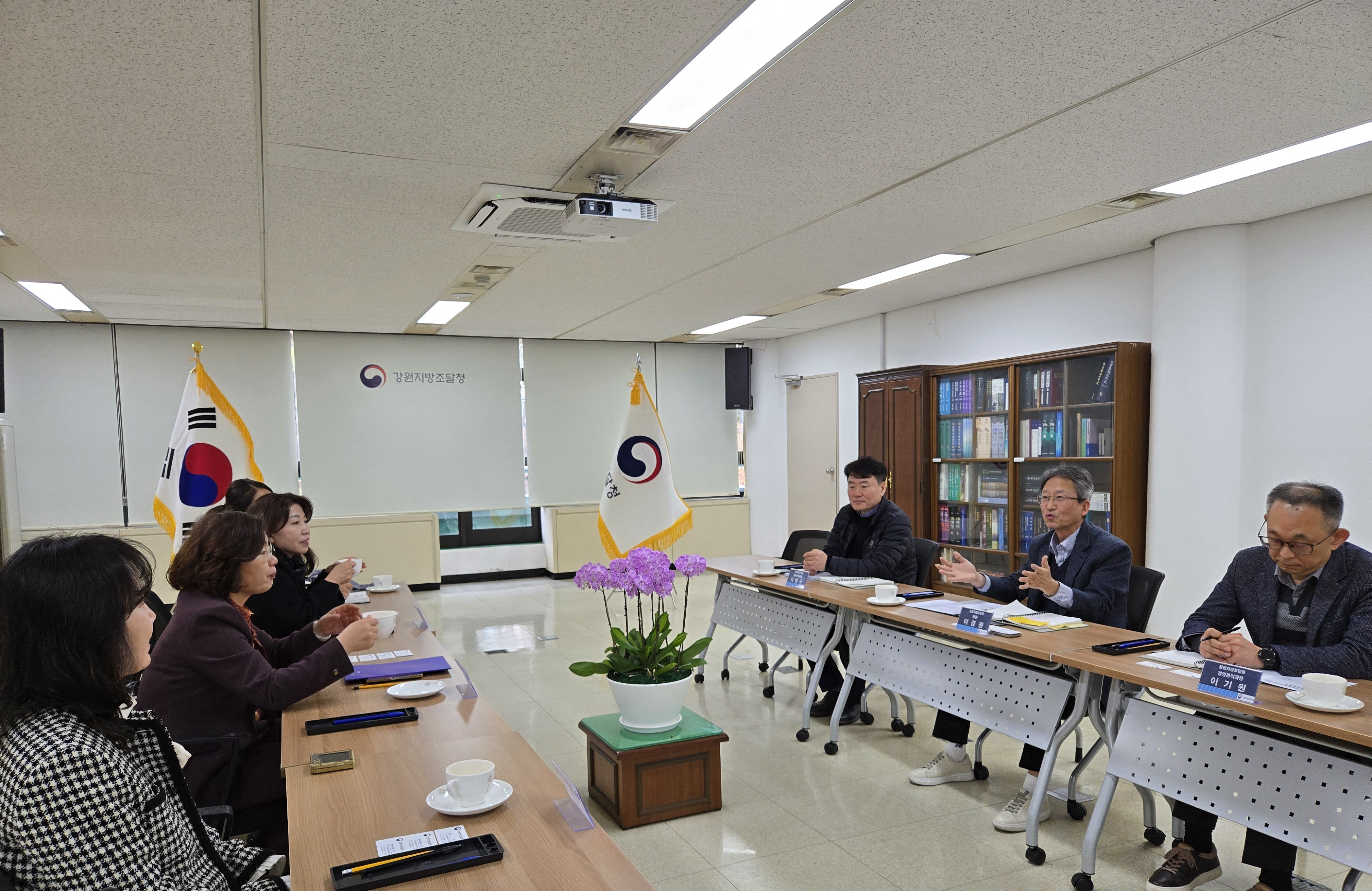 250317 보도자료사진1(강원조달청 강원여성경영인협회와 차담회)