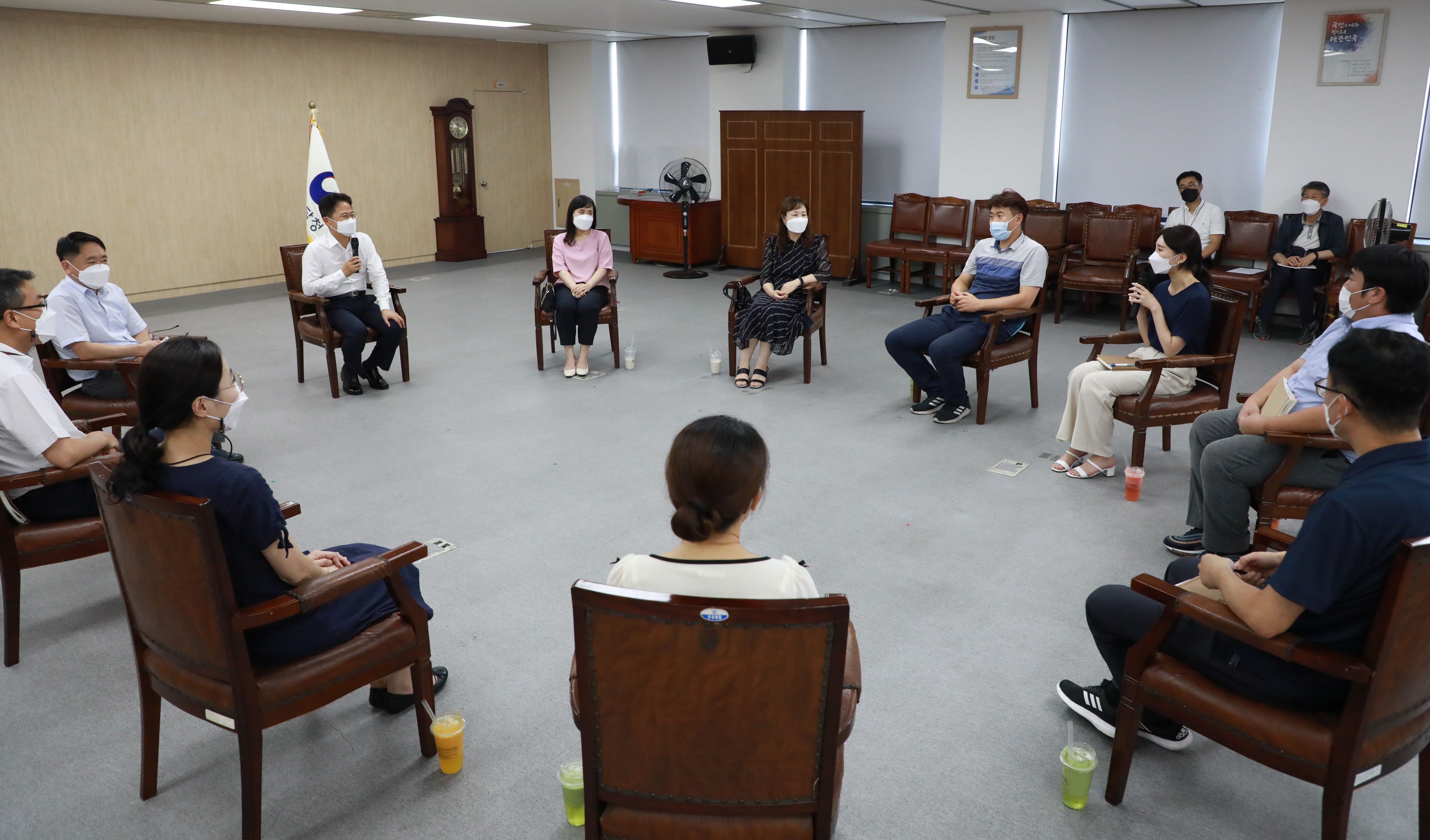 사진 1(청장과의 대화)