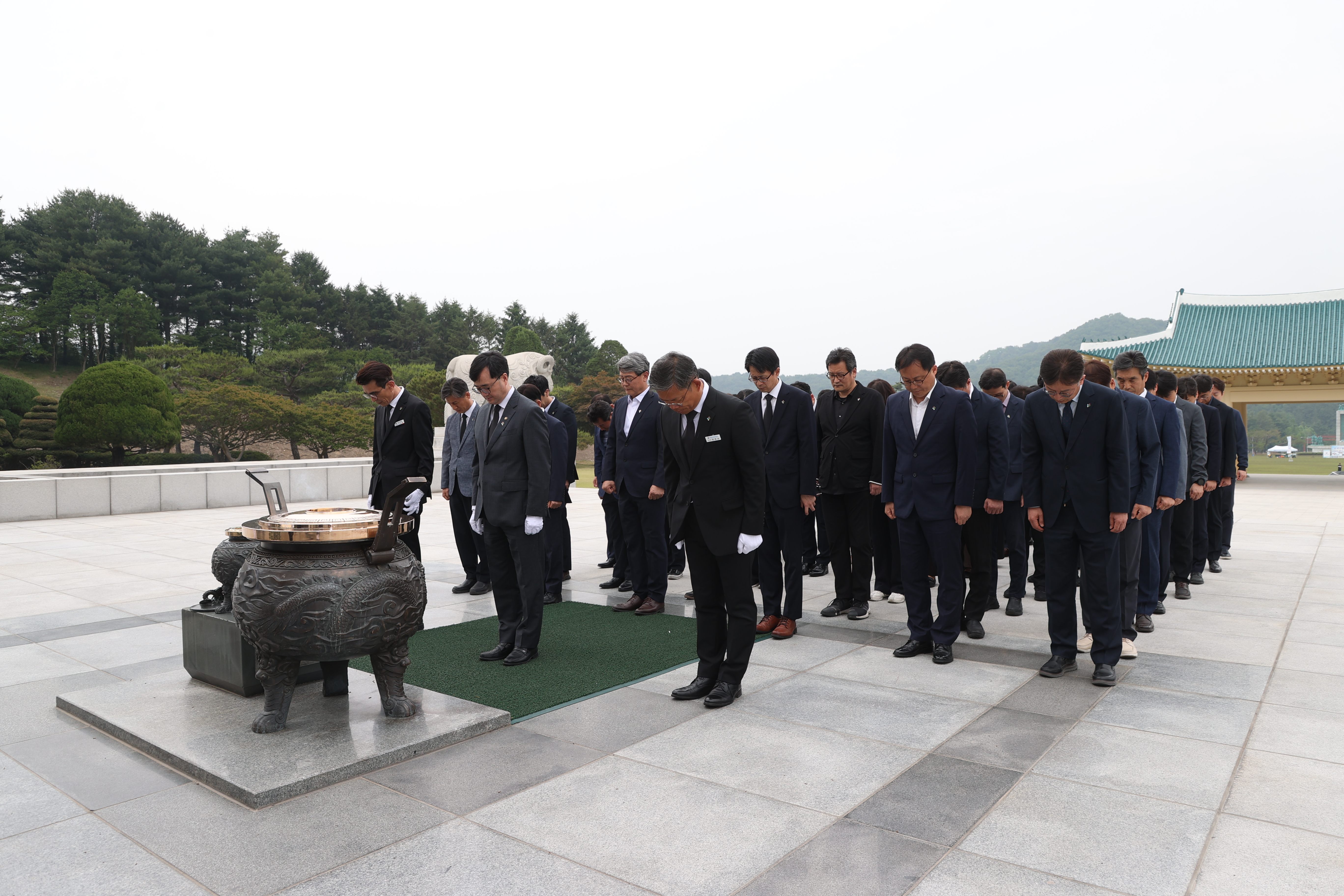 사진1_현충원 참배