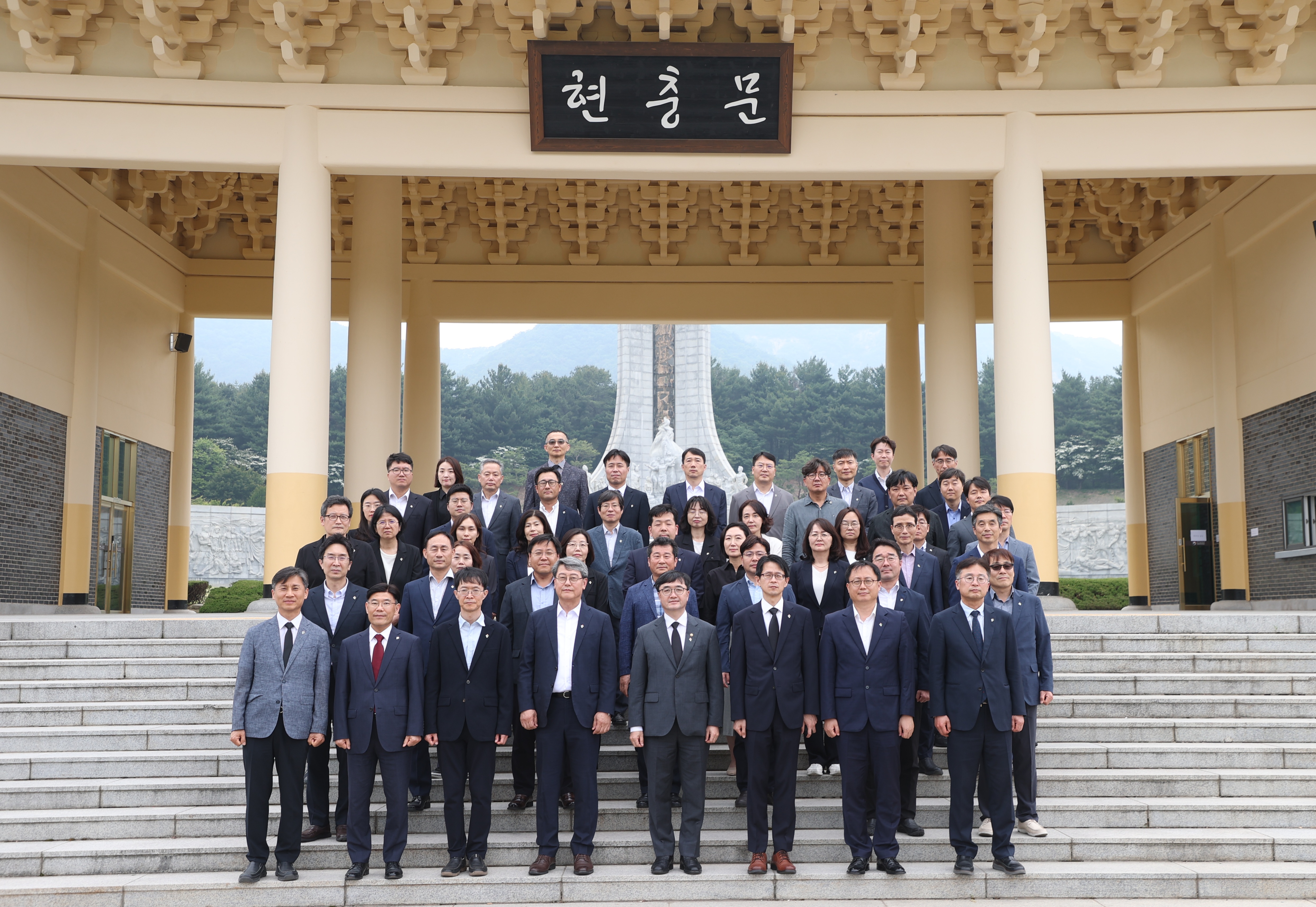 사진4_현충원 참배