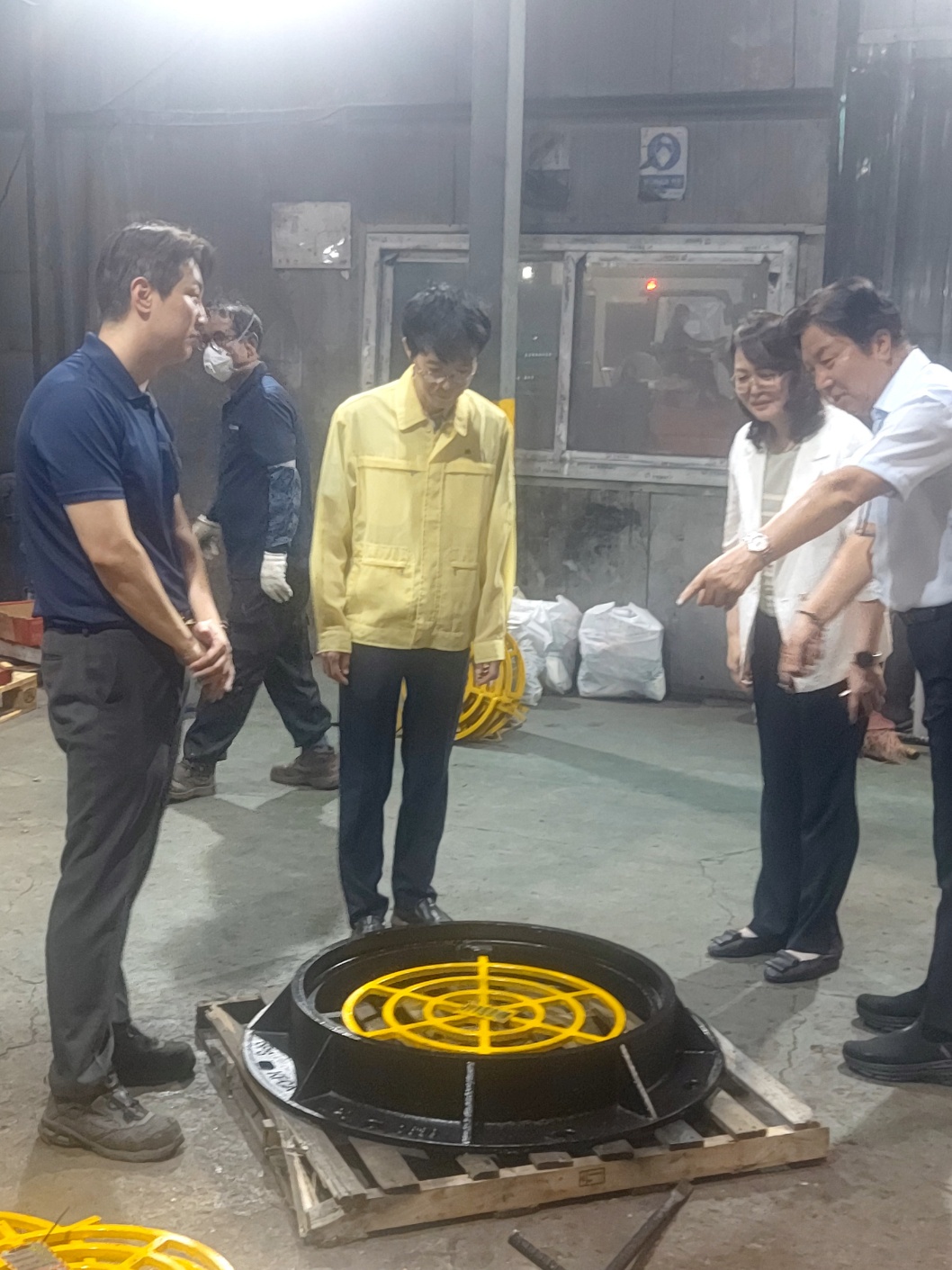 사진2_맨홀뚜껑점검