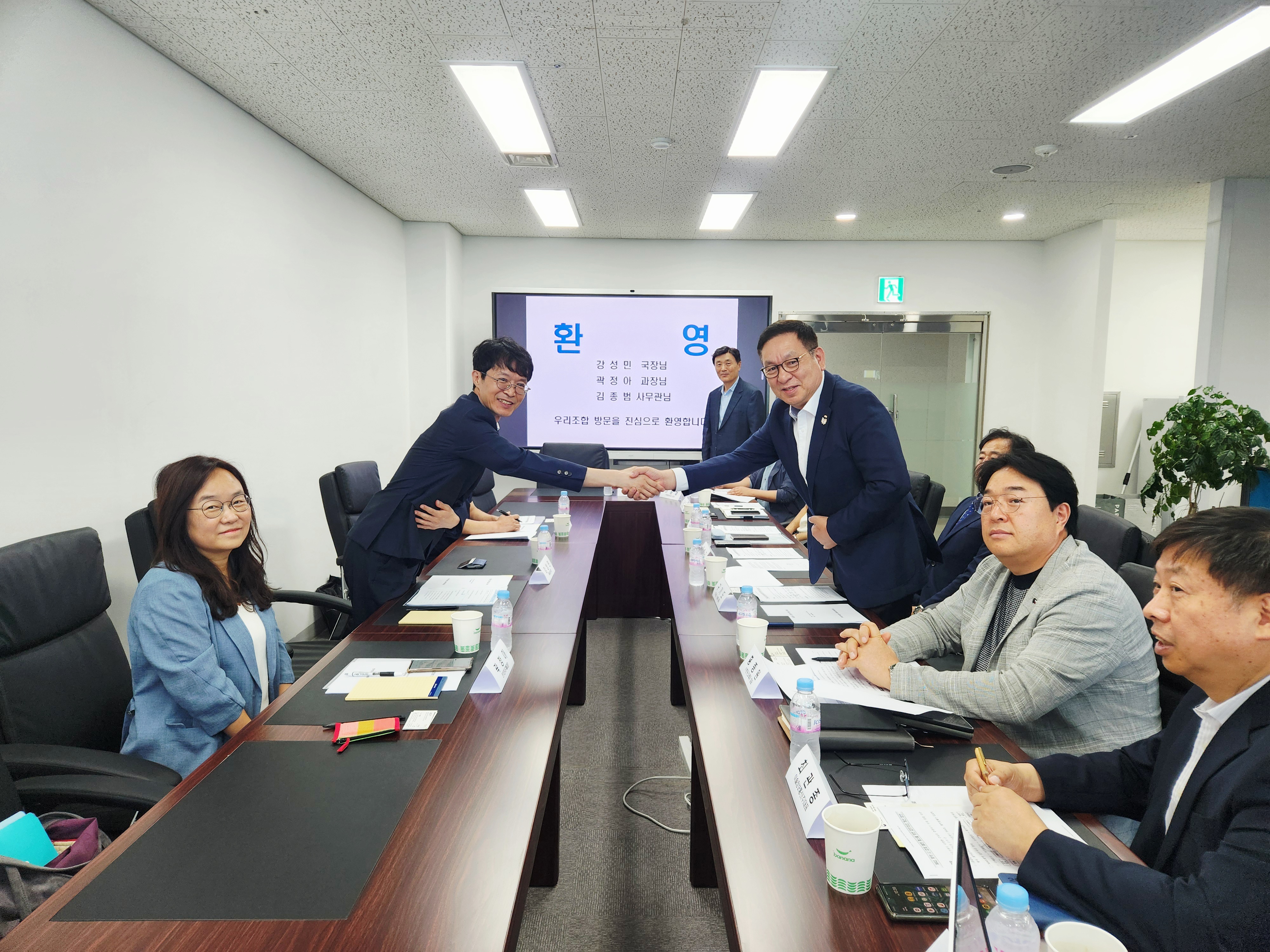 사진1_한국전자칠판이스플레이협동조합 현장소통